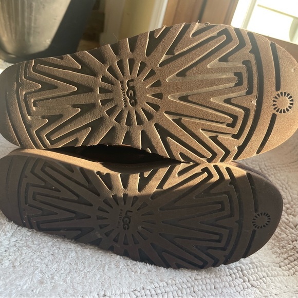 UGG Classic Short Chocolate Brown Size 7 - Picture 6 of 7